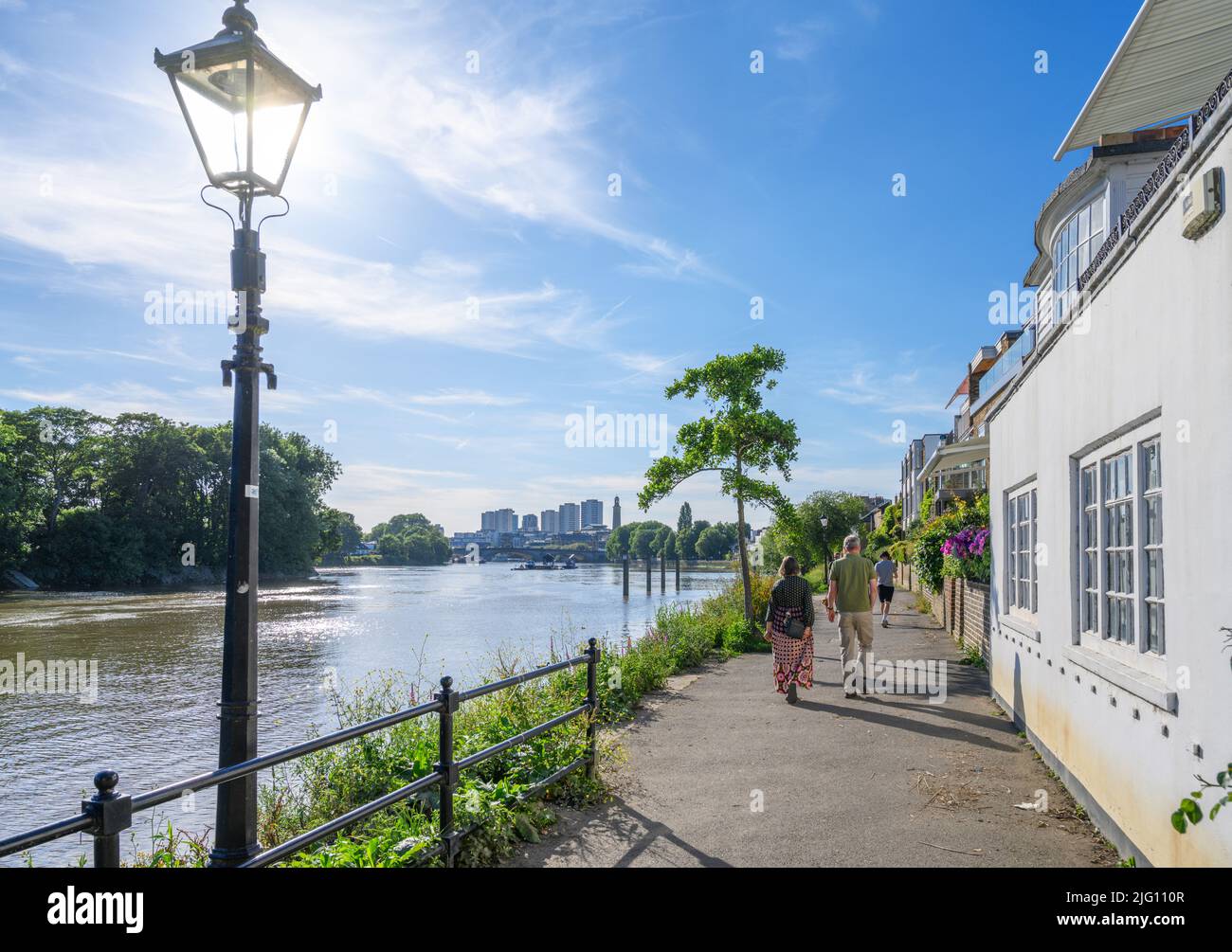 Path along the River Thames in Chiswick, London, England, UK Stock