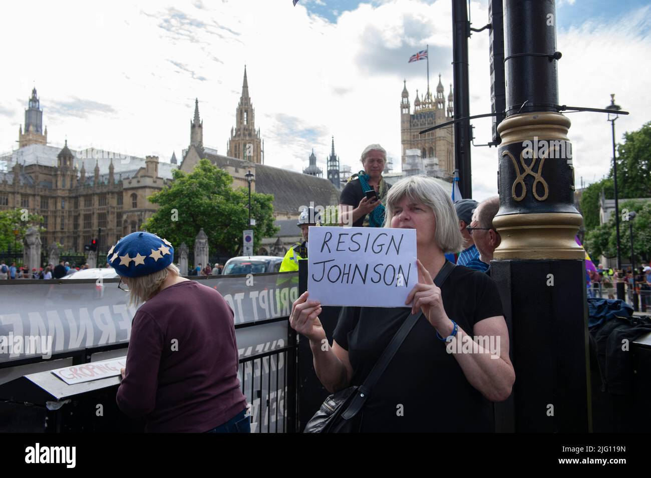 London 6th July 2022: Protesters on Whitehall the day after Rishi Sunak and Sajid Javid resigned as Chancellor of the Exchequer and Health Secretary, Stock Photo