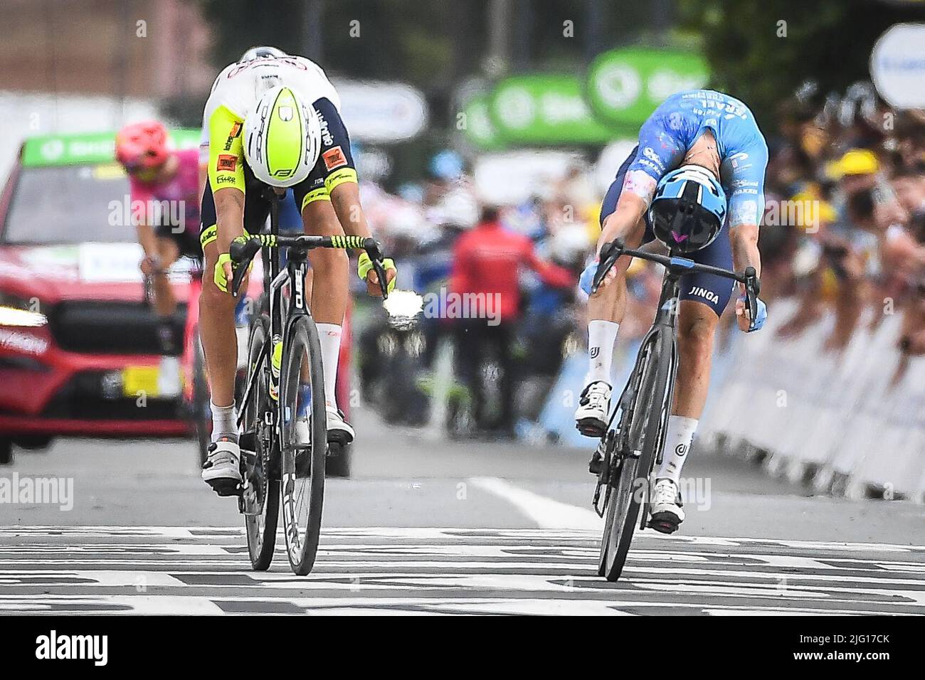 Calais, France, France. 6th July, 2022. TACO VAN DER HOORN (Germany) of Team Intermarche-Wanty-Gobert Materiaux and SIMON CLARKE (Australia) of Team Israel-Premier Tech (in blue) during the Tour de France 2022, Cycling race Stage 5, Lille Metropole to Arenberg Porte du Hainaut (157 Km). Clarke wins stage by inches. (Credit Image: © Matthieu Mirville/ZUMA Press Wire) Stock Photo
