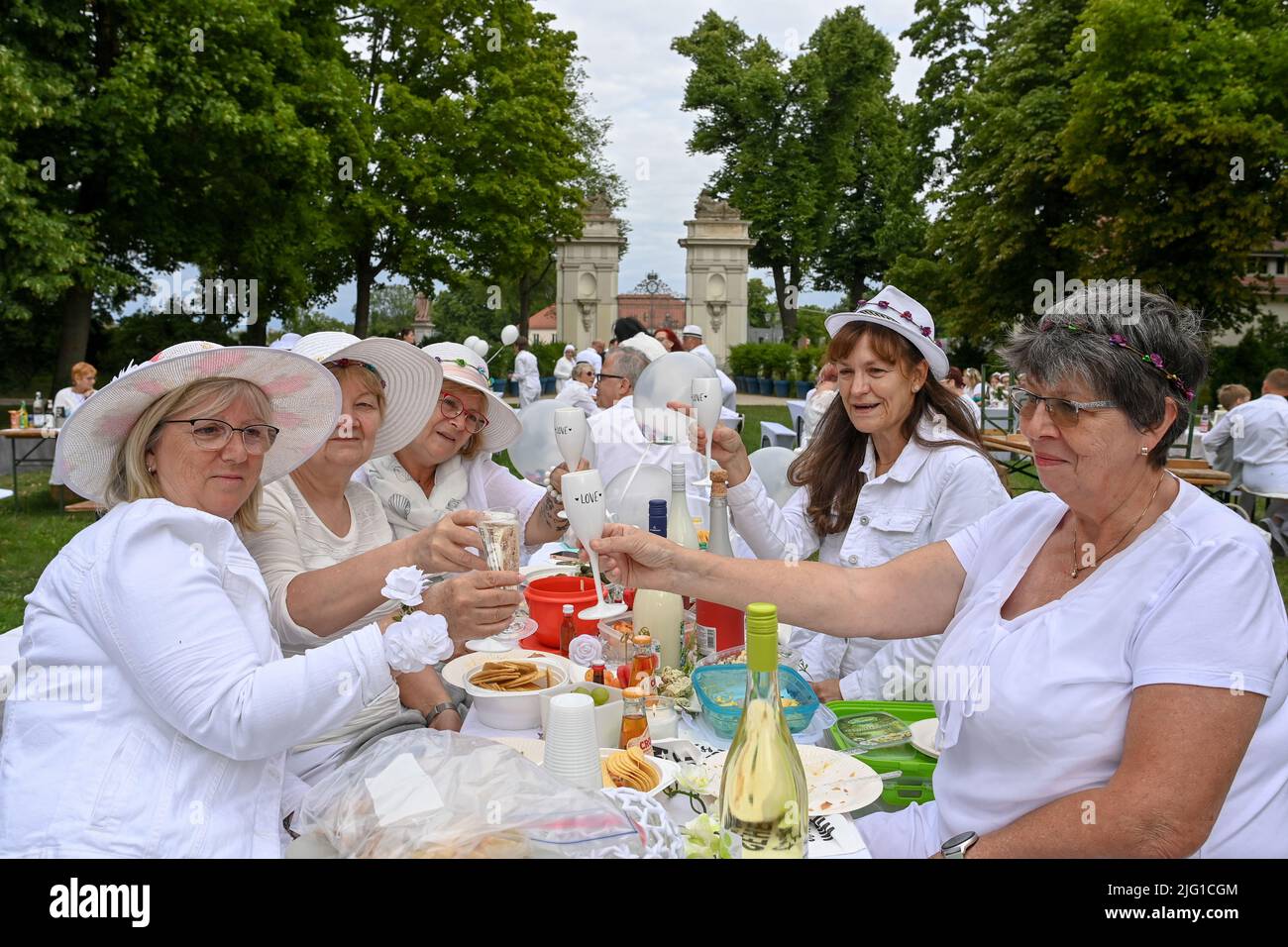 Oranienburg, Germany. 06th July, 2022. Hanna (lr), Tatiana, Inge