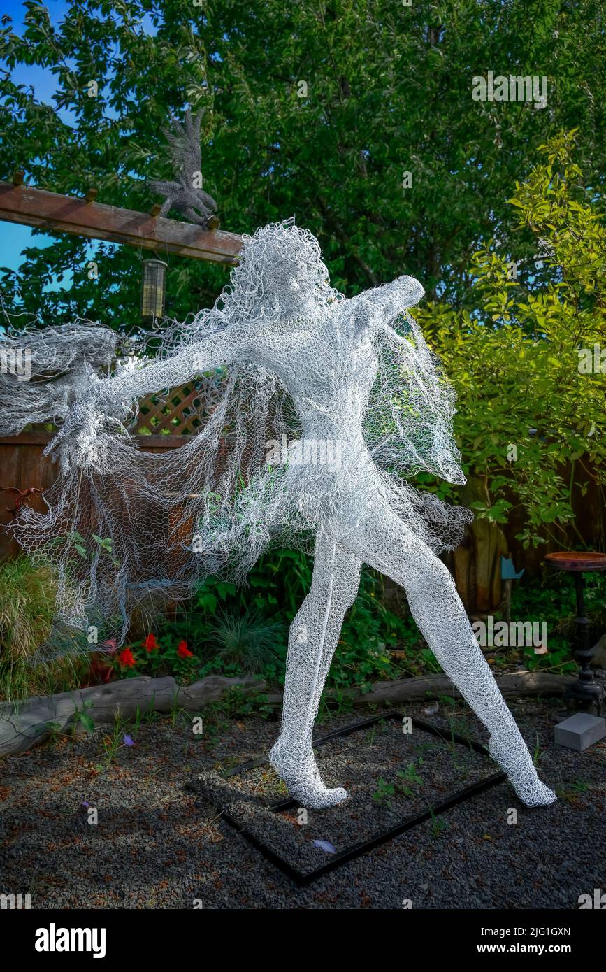 Fanciful chicken wire sculpture by Sheena McCorquodale, CatHouse Gallery, Qualicum Beach, British Columbia, Canada Stock Photo