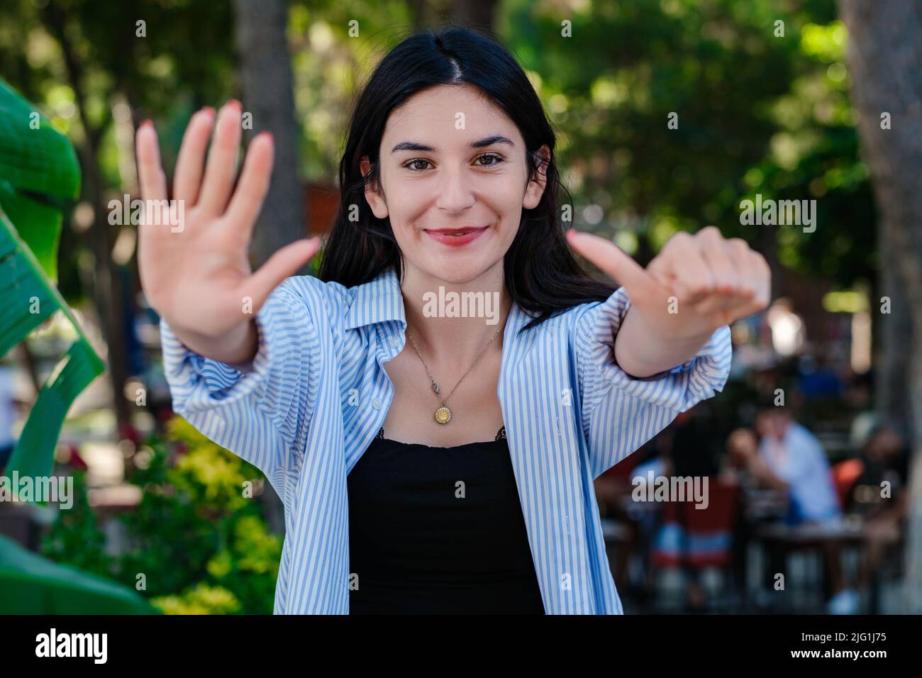 Six fingers hi-res stock photography and images - Page 5 - Alamy