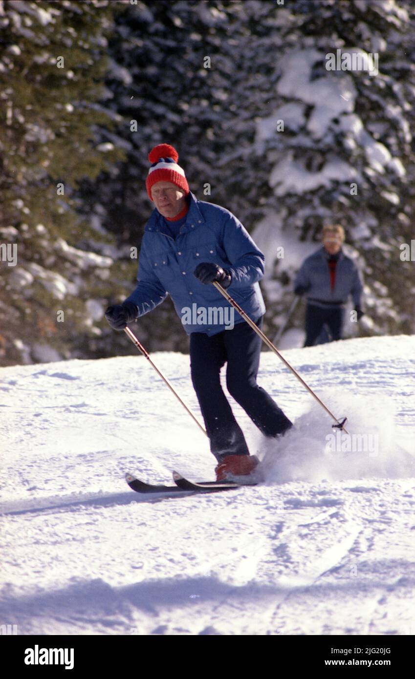 President Ford skiing at Vail, CO. December 1974. Stock Photo