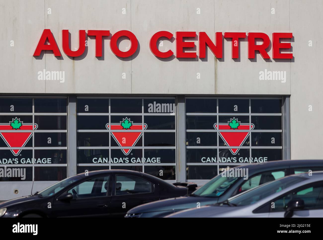Canadian automotive parts retail chain hires stock photography and
