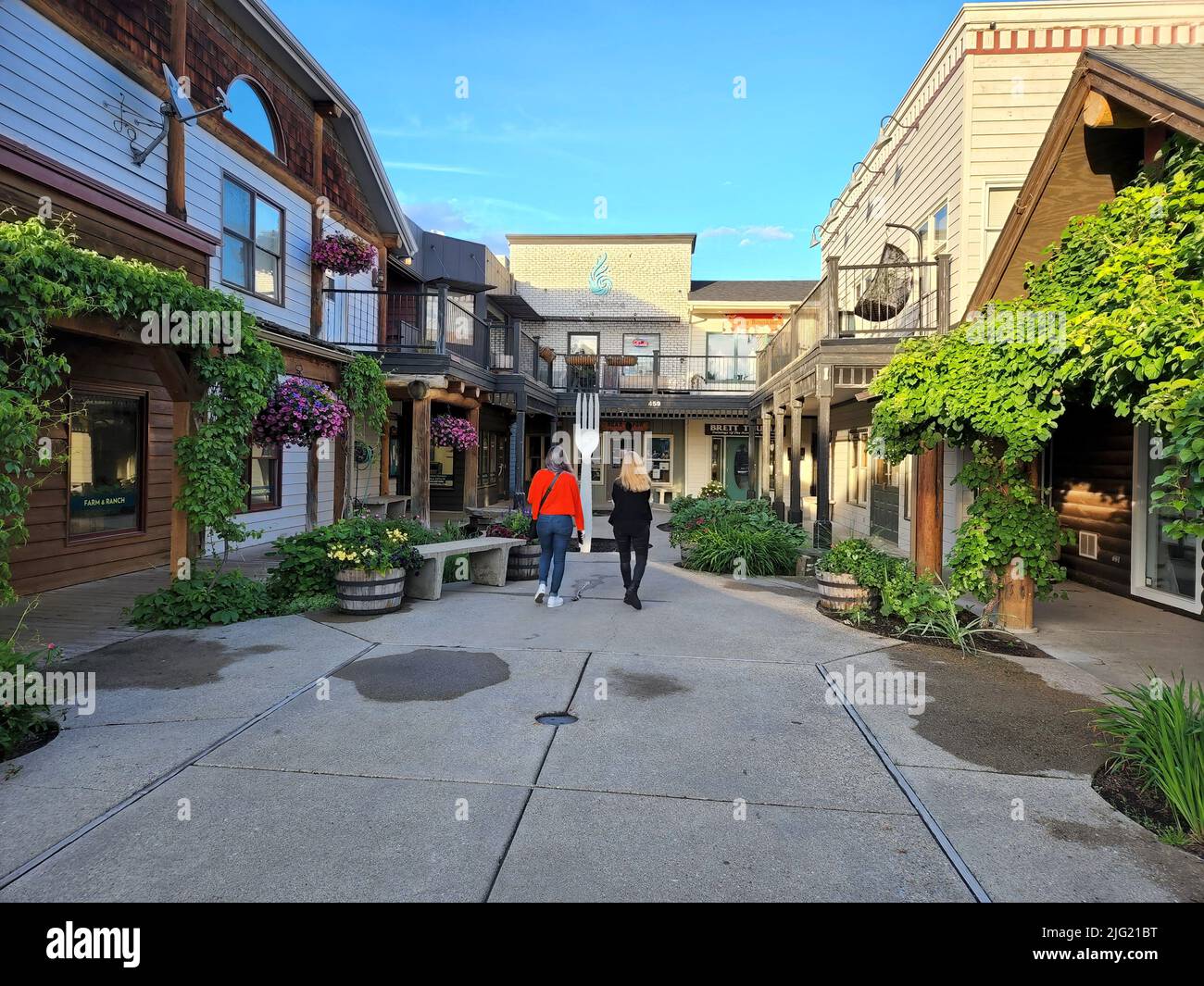 Bigfork, Montana 6212022 Street scene in downtown area in late afternoon Stock Photo Alamy