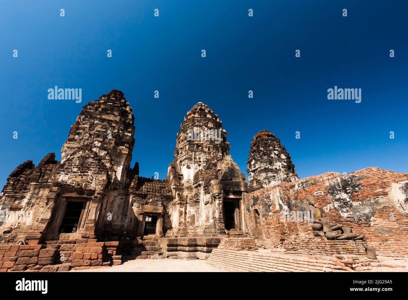 Monkey temple, Pra Prang Sam Yod(Yot), Chedi(stupa), Lopburi(Lop Buri), Thailand, Southeast Asia, Asia Stock Photo