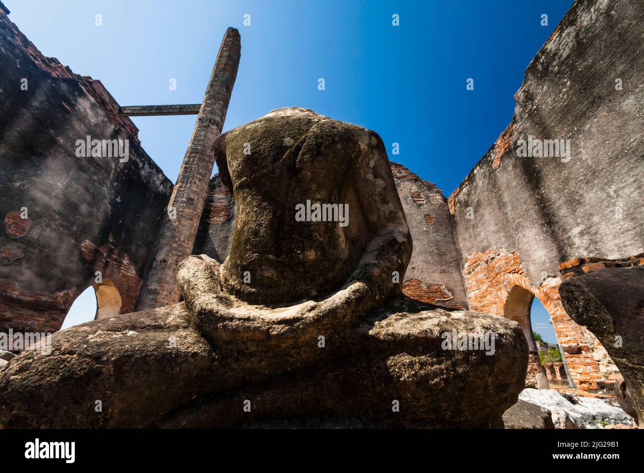 Wat Phra Sri Rattana Mahathat, damaged Buddha statue, in main hall, Lopburi(Lop Buri), Thailand, Southeast Asia, Asia Stock Photo