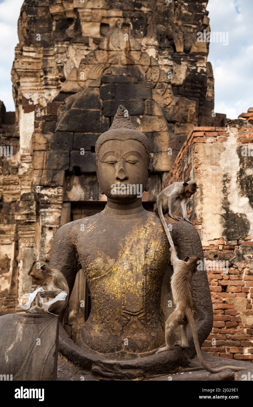 Monkey temple, Pra Prang Sam Yod(Yot), smiling Buddha statue, Chedi(stupa), Lopburi(Lop Buri), Thailand, Southeast Asia, Asia Stock Photo