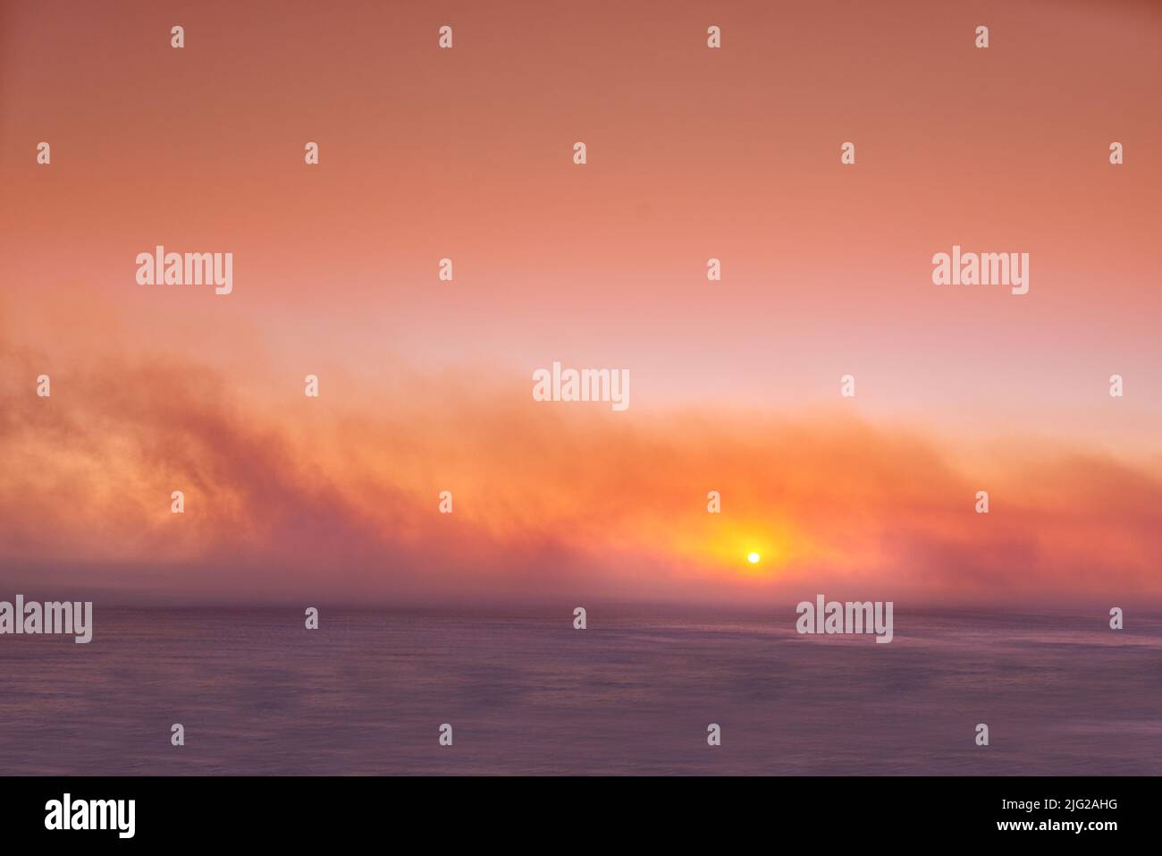 Golden sunset sea hi-res stock photography and images - Alamy