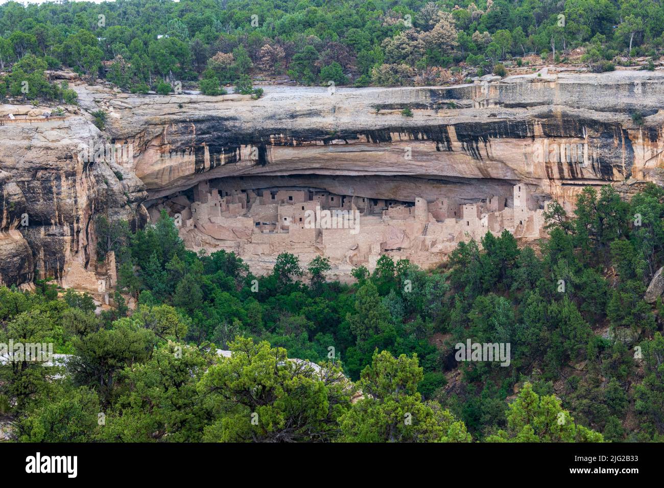 One of the largest cliff dwellings in Mesa Verde National Park Stock ...