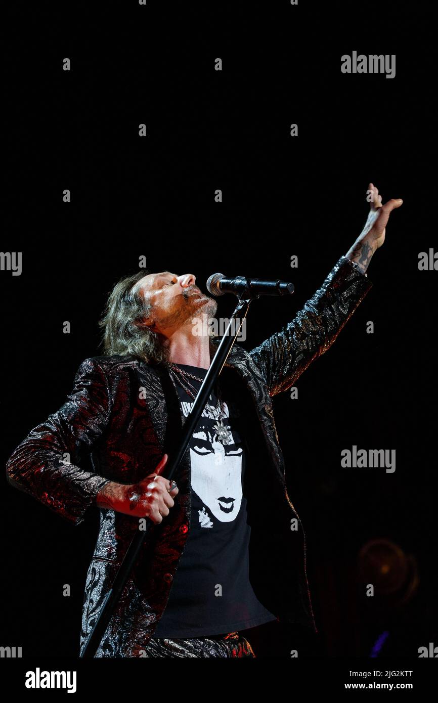 Toronto, Canada. 06th July, 2022. Singer Chris Robinson of The Black Crowes during the Shake Your Money Maker Tour in Toronto, Canada Credit: Bobby Singh/Alamy Live News Stock Photo