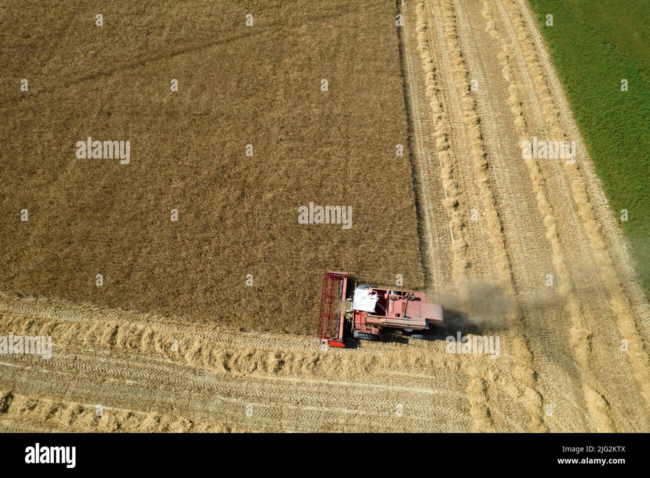 Aerial photographic documentation of the work of a grain harvester