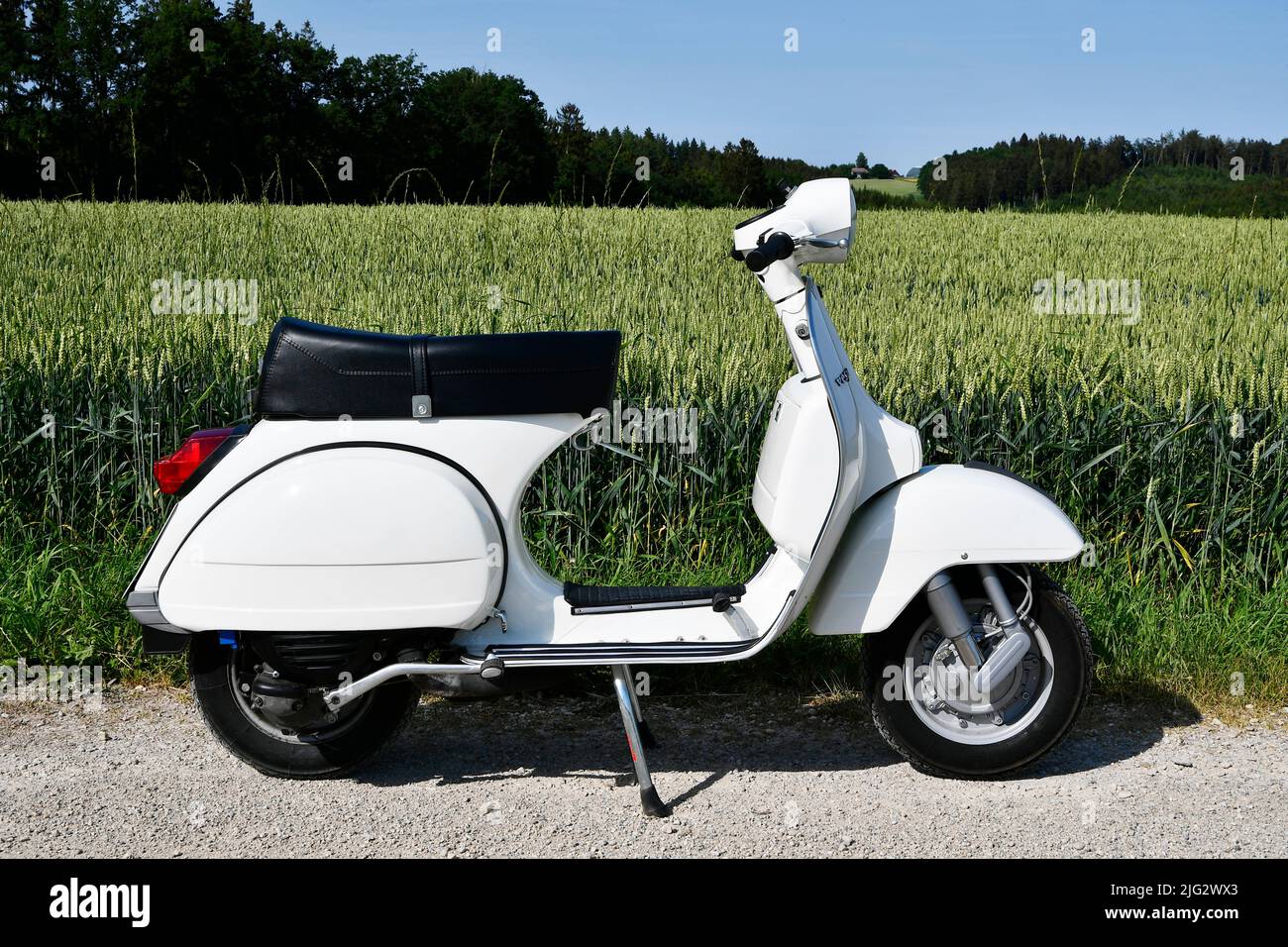 Vespa 200 hi-res stock photography and images - Alamy