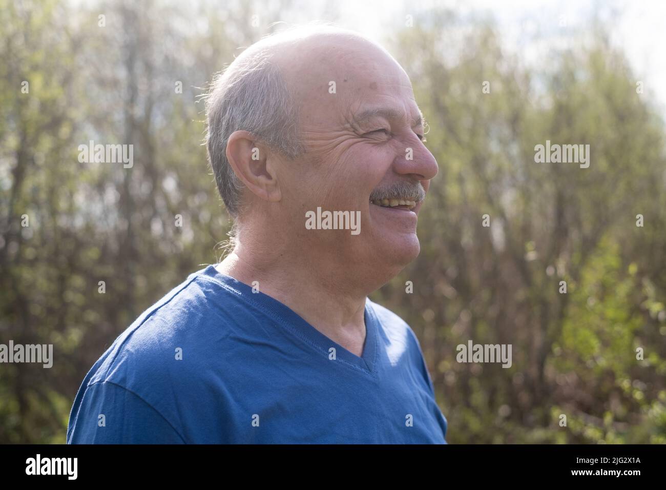 Laughing old indian man hi-res stock photography and images - Alamy