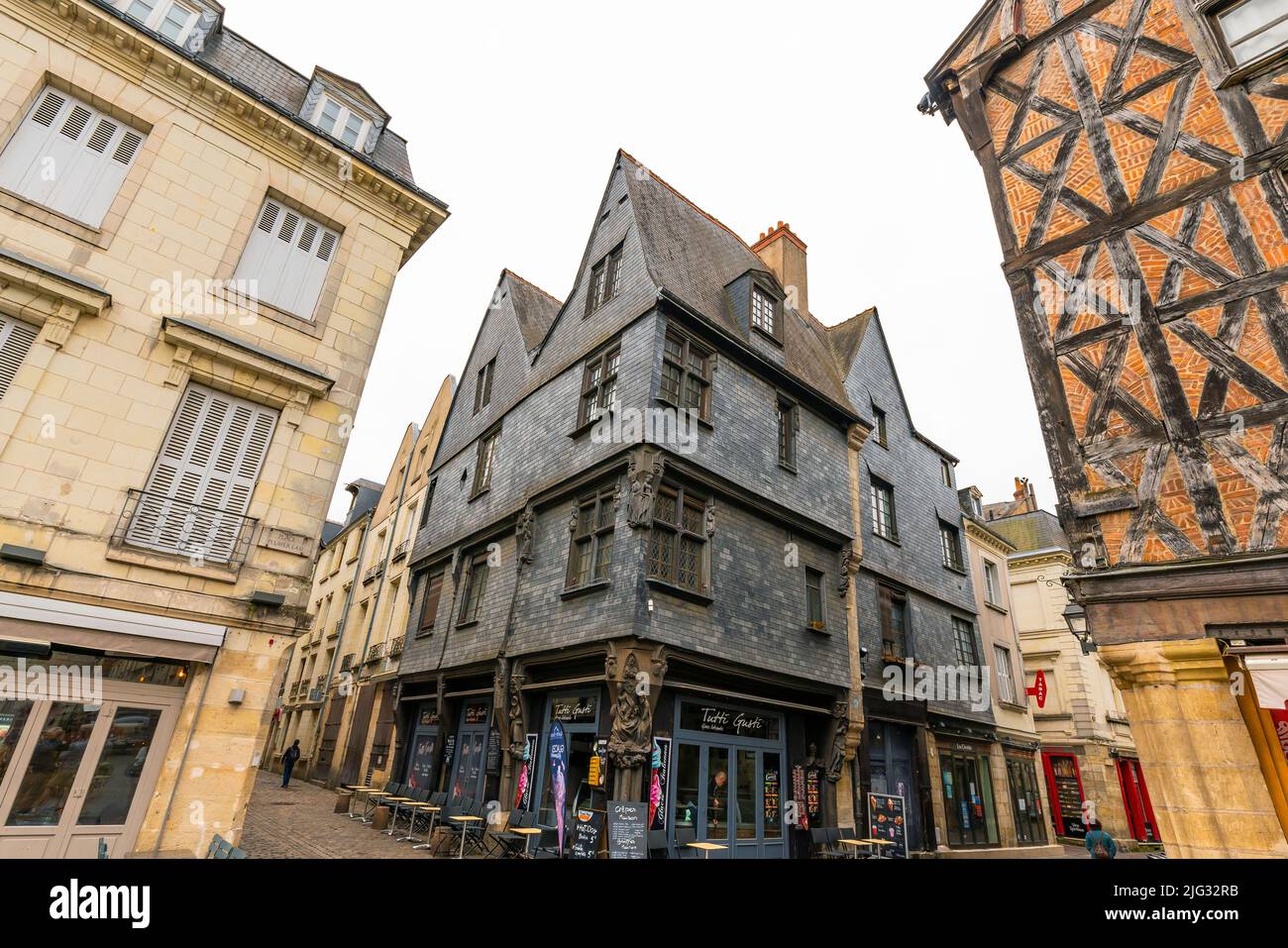 Traditional half-timbered houses by 2 rue du Change/Plum Square (Place Plumereau) is a set of two old semi-detached half-timbered houses in the town o Stock Photo
