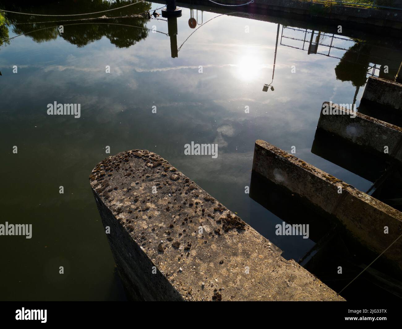 Day's Lock is a lock on the River Thames sandwiched between Little Wittenham  and near Dorchester-on-Thames, Oxfordshire. It is located on the Dorches Stock Photo