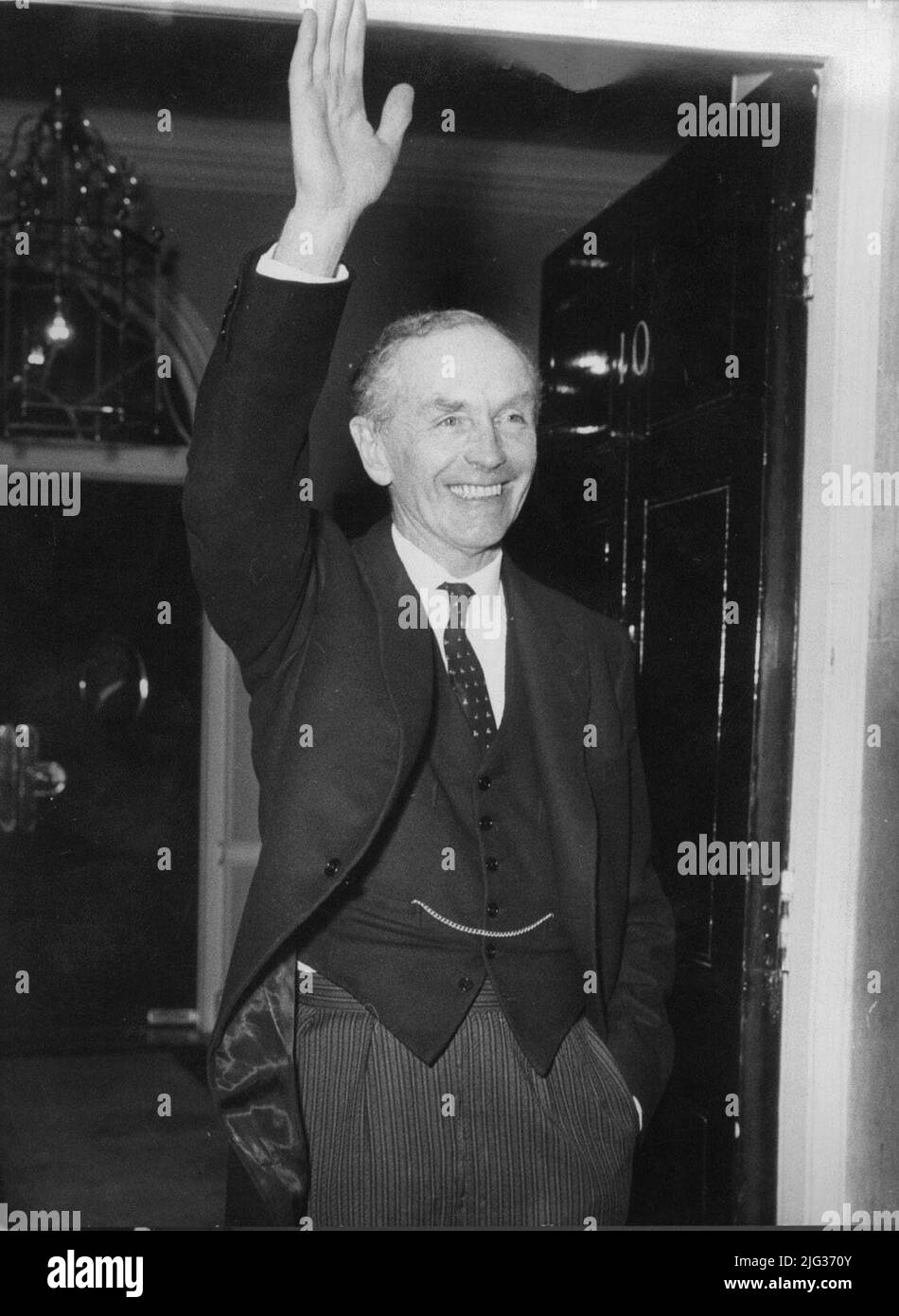 File photo dated 08/04/64 of Sir Alec Douglas-Home, the Prime Minister, who earlier had visited the Queen at Buckingham Palace stands, one hand in his pocket, and wavin to the bank of photographers at his return to No. 10 Downing Street, London. Boris Johnson has now overtaken six prime ministers with the shortest time in office since 1900: Andrew Bonar Law (211 days in 1922-23), Alec Douglas-Home (364 days in 1963-64), Anthony Eden (644 days in 1955-57), Henry Campbell-Bannerman (852 days in 1905-08), Gordon Brown (1,049 days in 2007-10) and Neville Chamberlain (1,078 days in 1937-40). Issue  Stock Photo