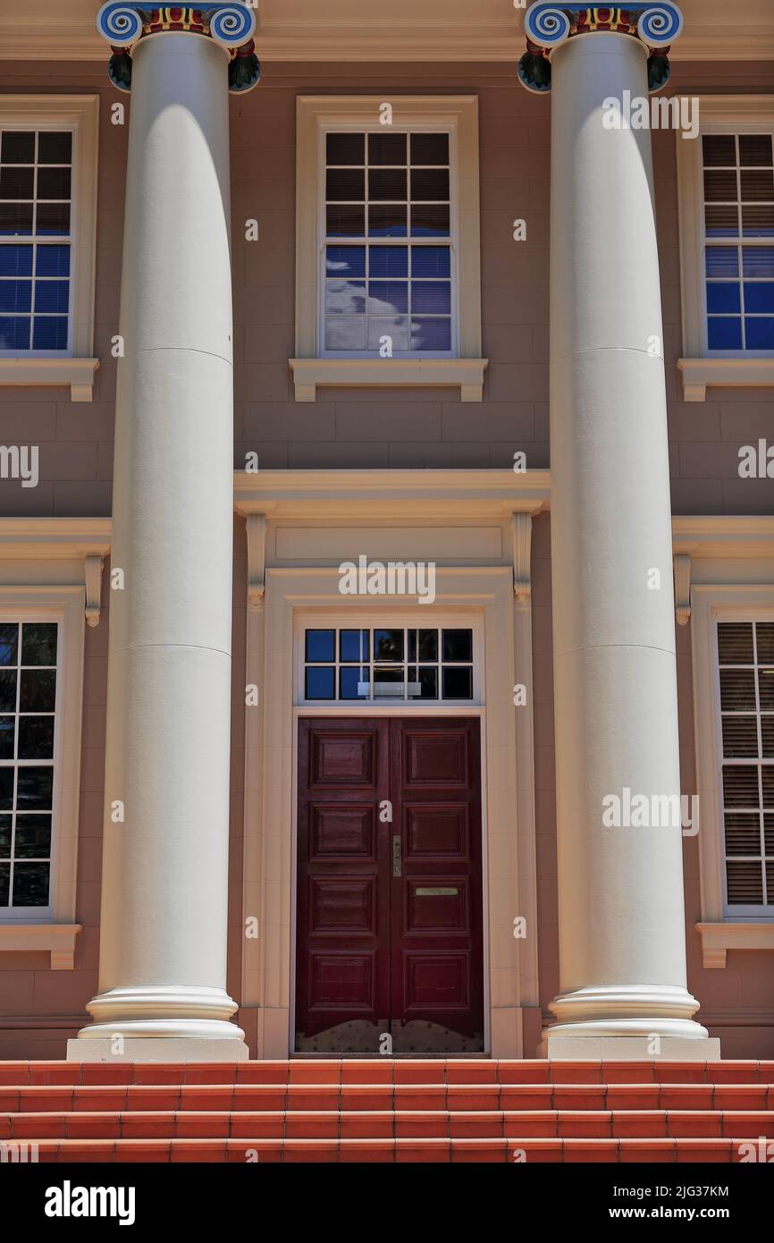 037 Entrance porch with Ionic columns of a museum institution of the QUT-Gardens Point campus. Brisbane-Australia. Stock Photo