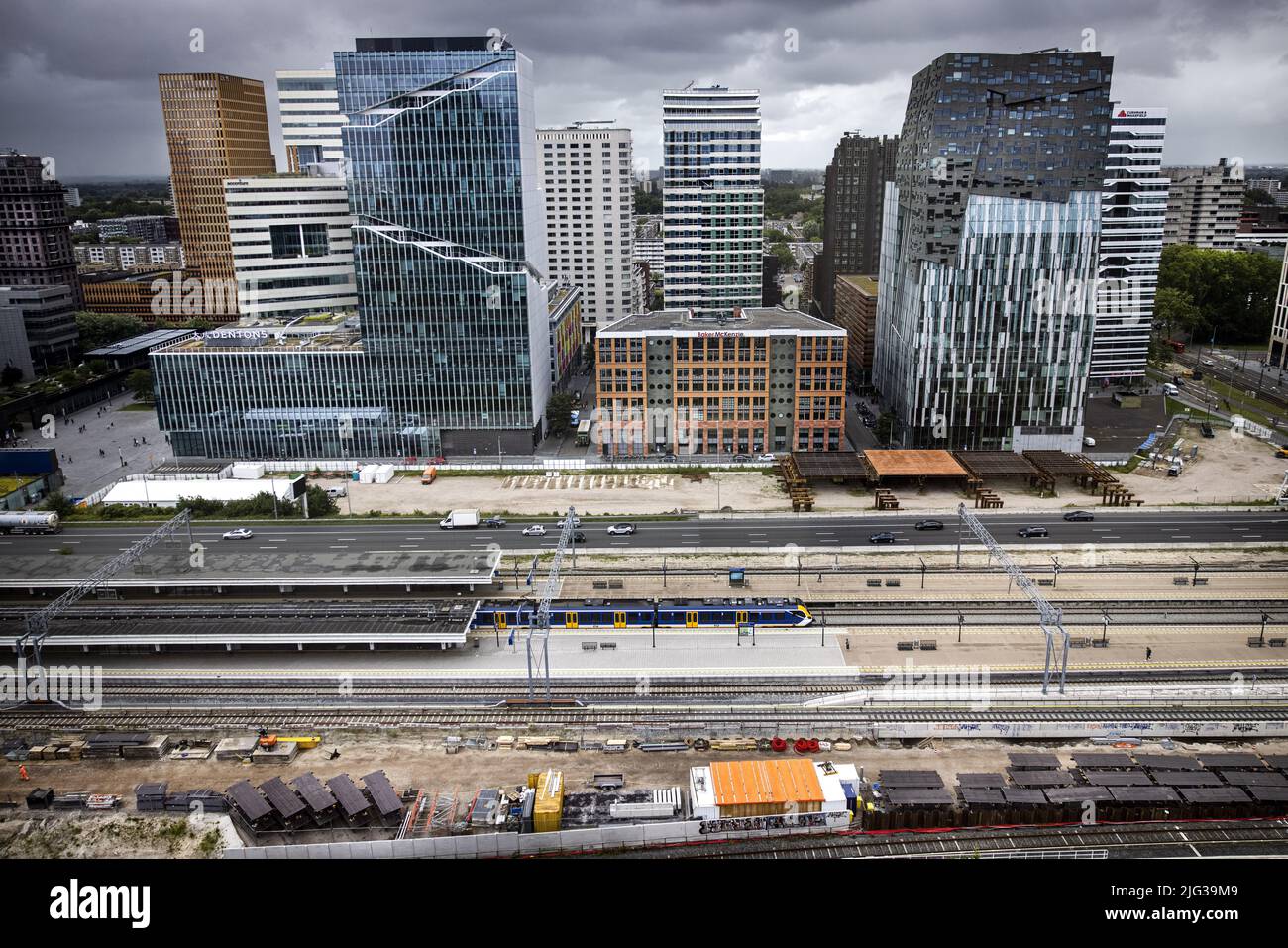 2022-07-07 12:12:50 AMSTERDAM - The Zuidas, the business center of  Amsterdam, with the A10 ring road and the tracks of the train and metro.  The ring road turns into a large construction