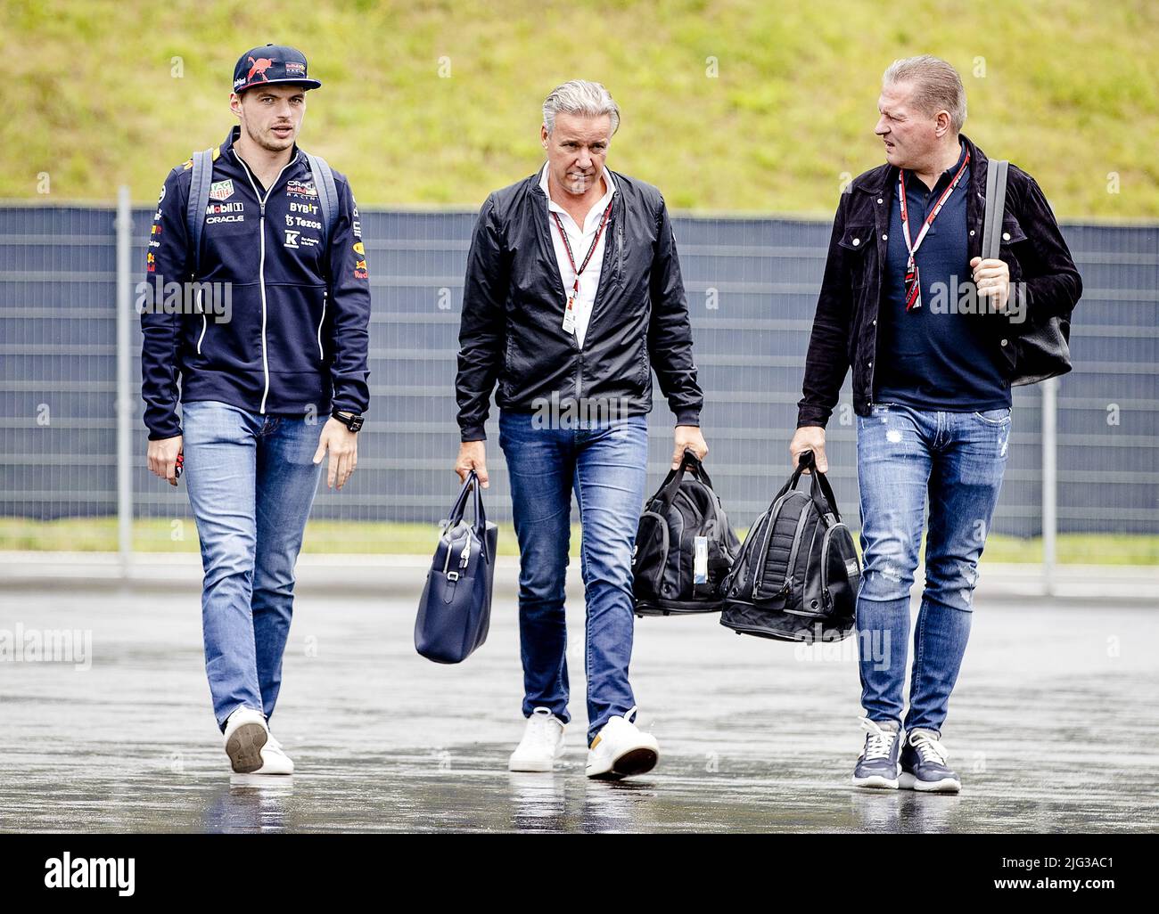 Spielberg, Austria. 7th July, 2022. 2022-07-07 13:31:43 SPIELBERG - Max Verstappen (Red Bull Racing), manager Raymond Vermeulen and father Jos Verstappen (from left to right) arrive at the Red Bull Ring race track in the run-up to the Austrian Grand Prix. ANP SEM VAN DER WAL netherlands out - belgium out Credit: ANP/Alamy Live News Credit: ANP/Alamy Live News Credit: ANP/Alamy Live News Stock Photo