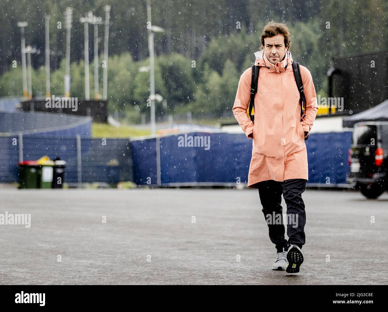 Spielberg, Austria. 7th July, 2022. SPIELBERG - Fernando Alonso (Alpine) arrives at the Red Bull Ring race track ahead of the Austrian Grand Prix. Credit: SEM VAN DER WAL /ANP/Alamy Live News Credit: ANP/Alamy Live News Stock Photo
