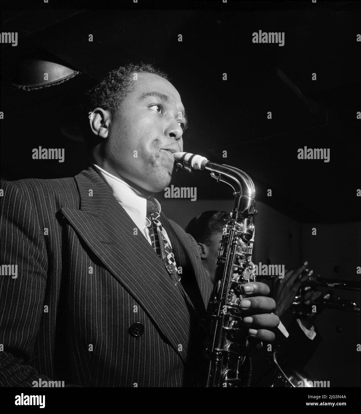 Jazz Saxophonist Charlie Parker performing at Three Deuces Jazz Club, New York City, New York, USA, William P. Gottlieb, August 1947 Stock Photo
