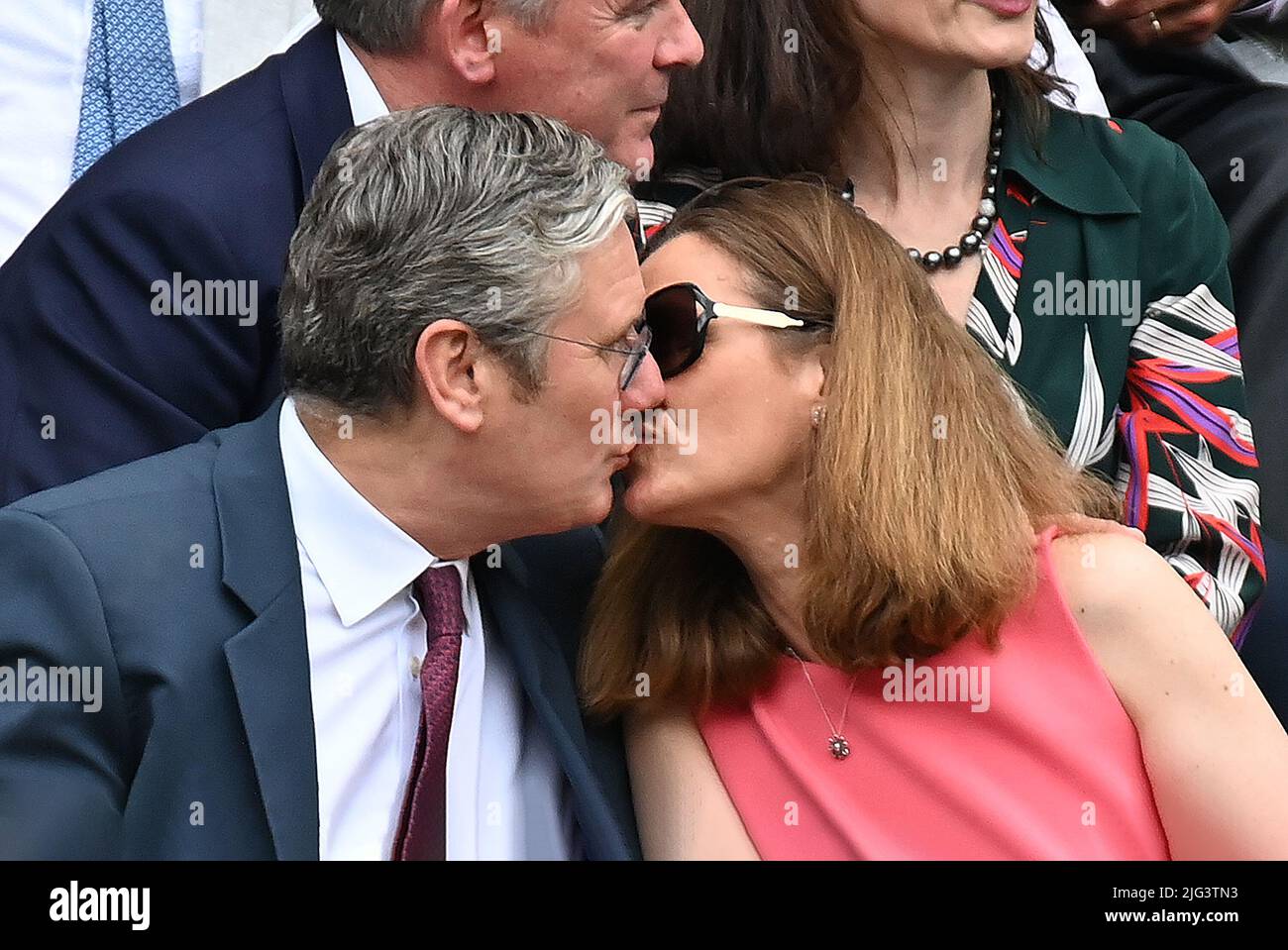 London, Gbr. 07th July, 2022. London Wimbledon Championships Day 07/07/2022 Oh I say! Sealed with a kiss? Sir Keir Starmer kisses his wife Lady Victoria in the Royal Box Credit: Roger Parker/Alamy Live News Stock Photo