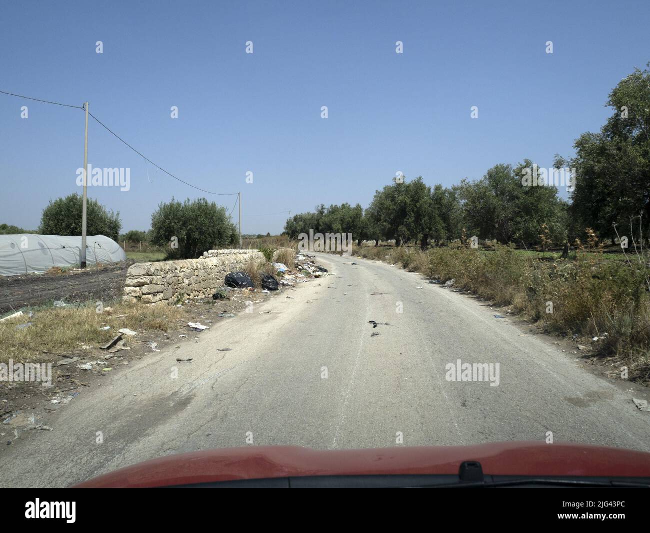 rubbish trash garbage in sicily road italy Stock Photo Alamy