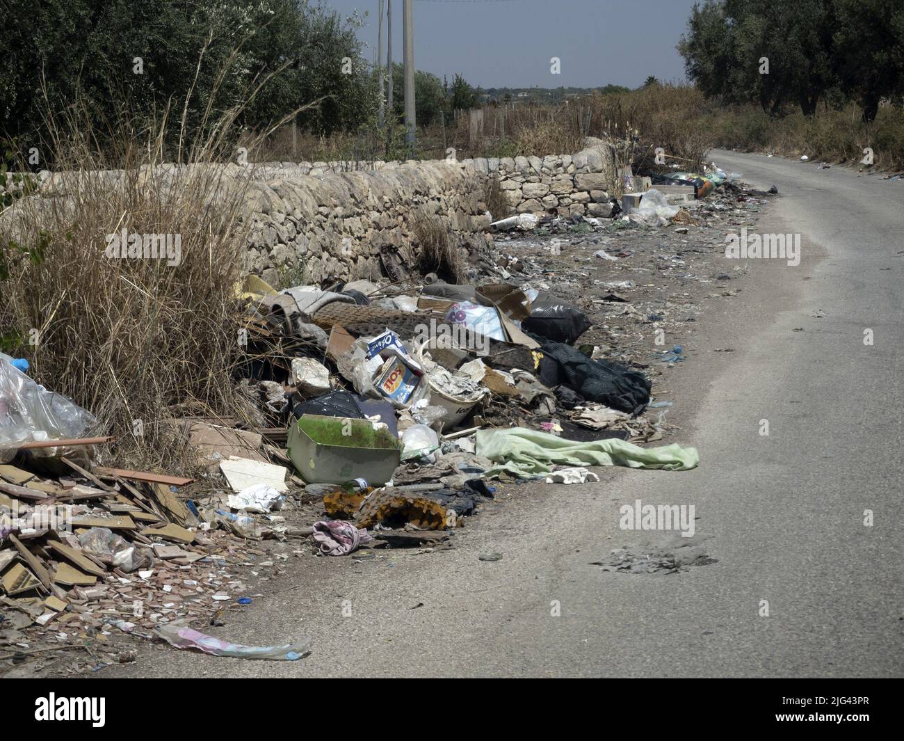 rubbish trash garbage in sicily road italy Stock Photo Alamy