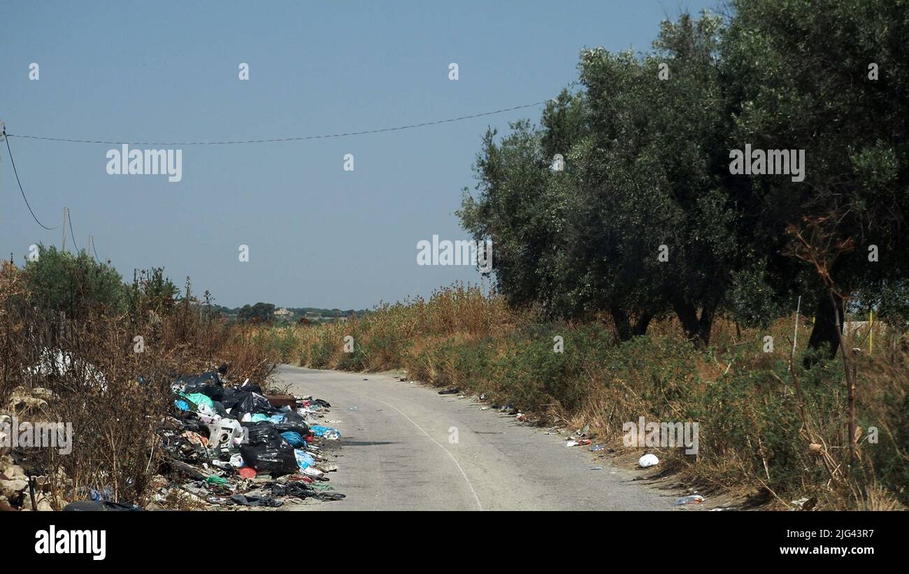 rubbish trash garbage in sicily road italy Stock Photo Alamy