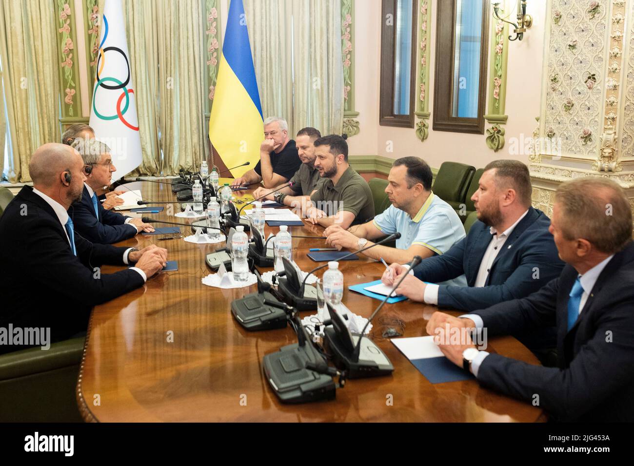 Kyiv, Ukraine. 03 July, 2022. Ukrainian President Volodymyr Zelenskyy, right, and delegations during a face-to-face bilateral meeting with International Olympic Committee President Thomas Bach, left, at the Mariinskyi Palace, July 3, 2022 in Kyiv, Ukraine.  Credit: Ukraine Presidency/Ukrainian Presidential Press Office/Alamy Live News Stock Photo