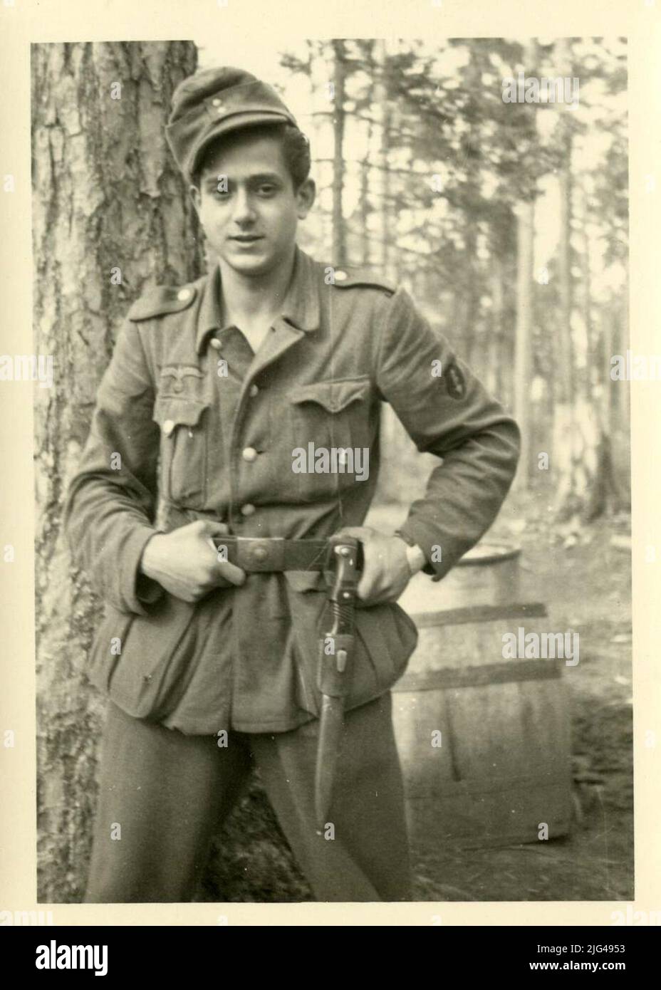 Portrait of Radiotelegrafista Divisian Soldier with Machete Bayoneta ...
