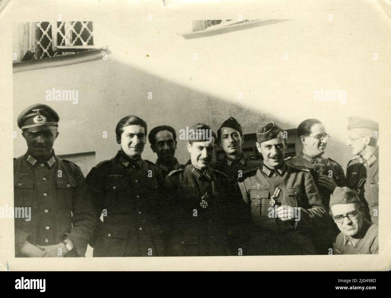 Portrait of Commander José Enriquez Larrondo with a group of shoe officers. Portrait of a group of shoe officers on the right, the commander José Enriquez Larrondo, head of the 250 shoe battalion, one of those awarded with the 2nd class iron cross is distinguished in the act to which this back photo corresponds: 12/ 27 R / MARTÍNEZ / XX 23 Stock Photo