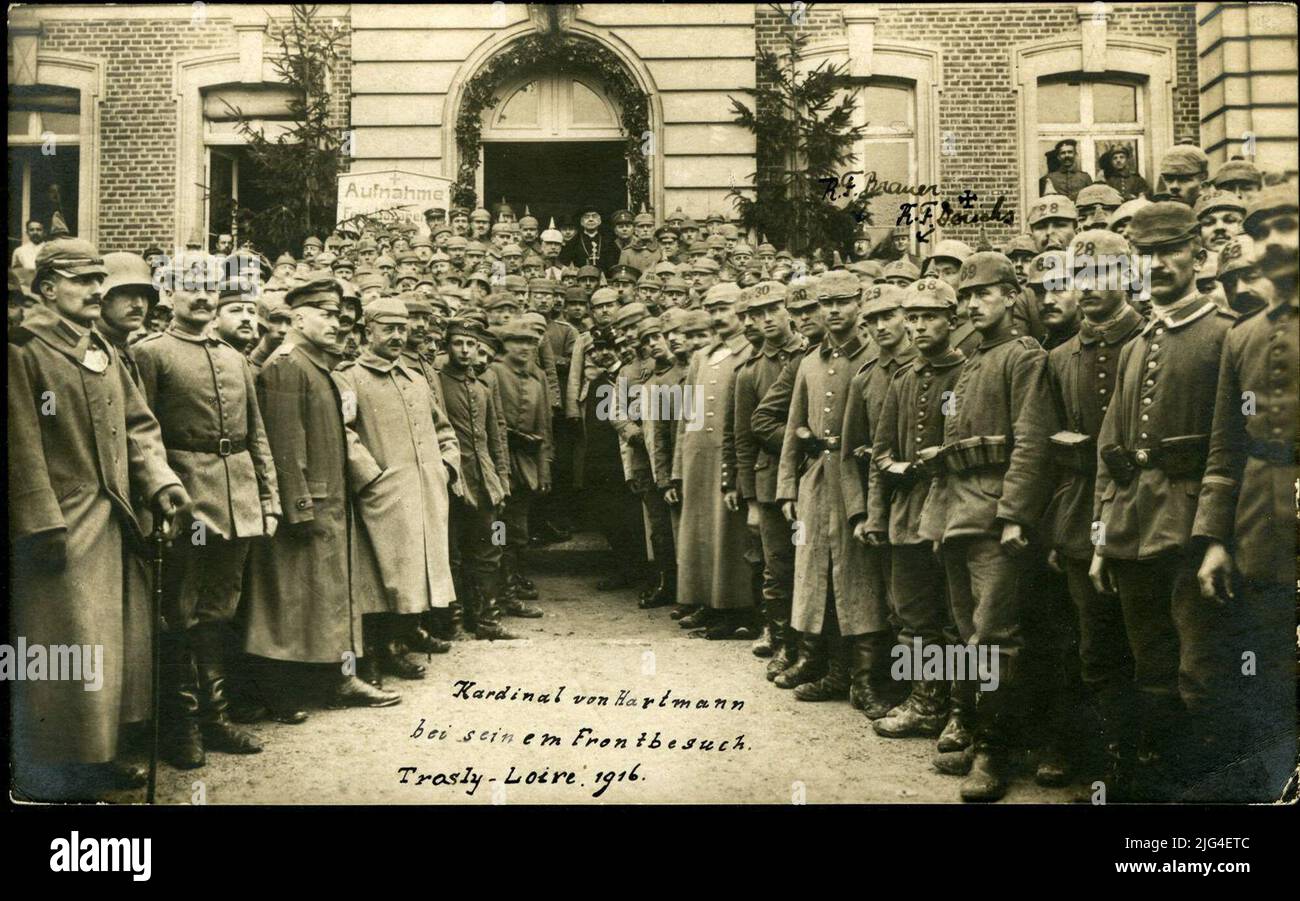 PHOTOGRAPHY. I World War. German troops in Felde, 1916. Multitude of ...