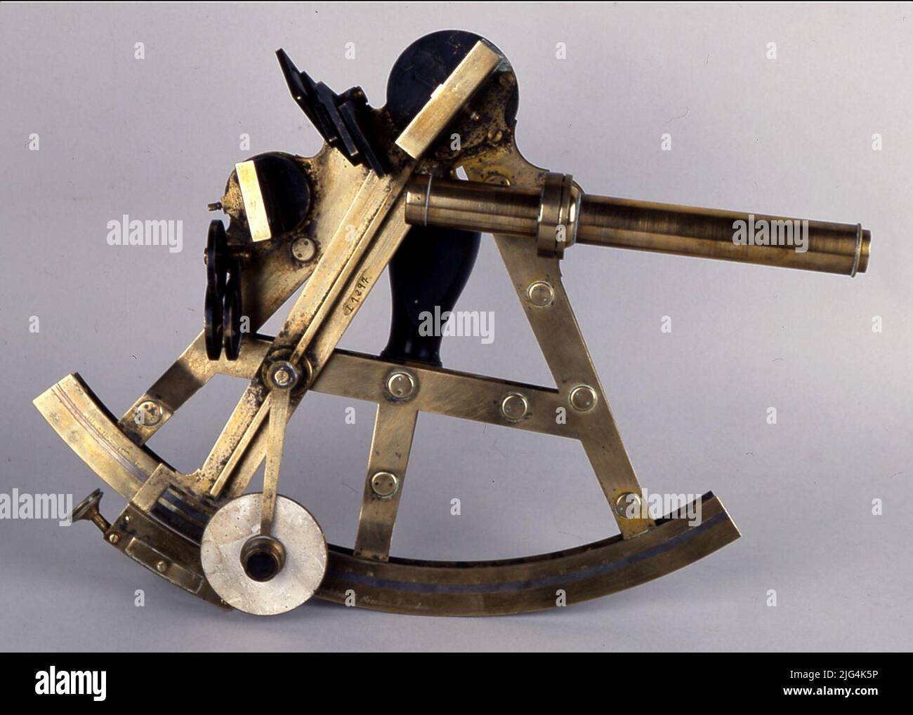 Sextant. Sextant. Metal frame with a circular sector of 60º amplitude. In its anterior face, a limbo is recessed on which the alidada slips, which revolves around the zero center of the limbo. The alidada carries at its end an Nonian that moves graduated, and to fix it the device is provided with a pressure screw and a coincidence; By half of the same a magnifying glass with a look to read the graduation. Perpendicular to the plane of the limbo are the mirrors: one attached to the alidada and another to one of the arms of the frame, they have half transparent and the other azogada. On the othe Stock Photo