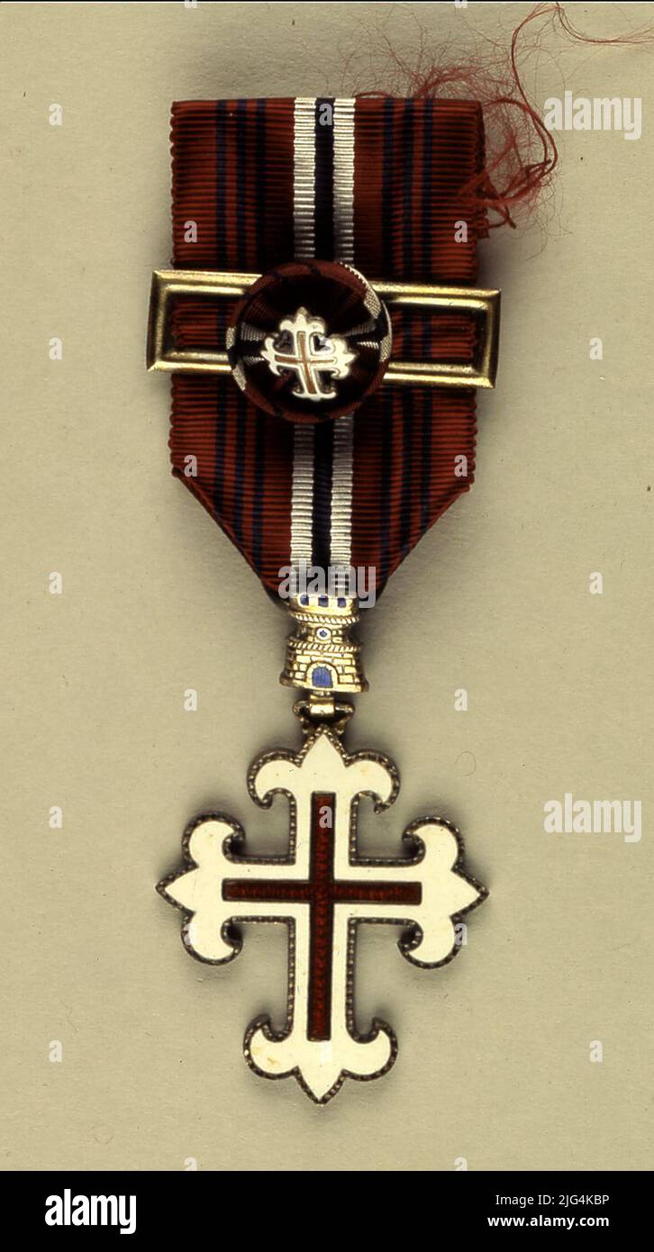 Cruz del Mérito Military, 1st class cross, Portugal. Individual military medal. First class military merit medal. Portugal. Award composed of a Latin cross, with unequal arms, plans and white enamels, whose ends end in the form of lis flowers; It is profiled gold. On the longitudinal and transversal axes, a Latin cross enameled in crimson red and also profiled gold. : Foreign awards. Object: Merit Medal. Materia: Overdored metal, silk moaré. Stock Photo