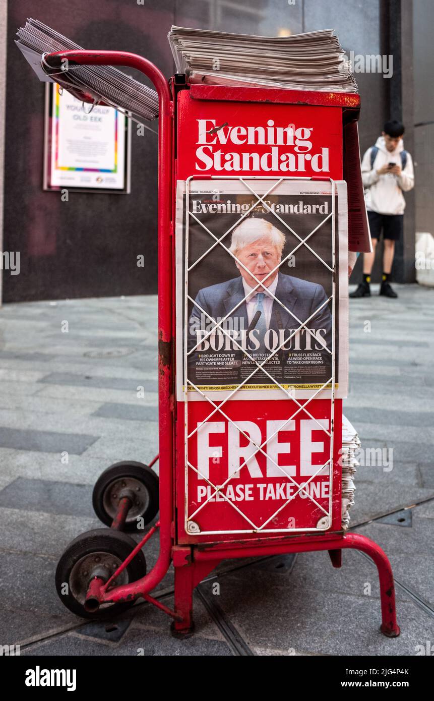 UK Prime Minister, Boris Johnson Quits, Evening Standard Newspaper Front Page Headline on newsstands in London, UK Stock Photo