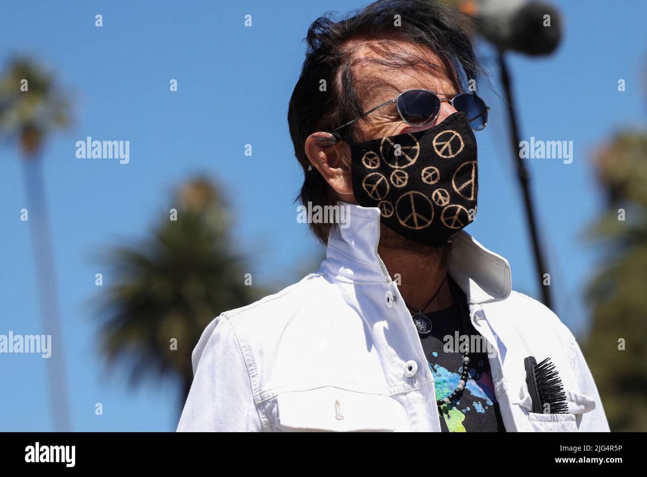 Musician Ringo Starr wears a face mask as he celebrates his 82nd birthday in Beverly Hills, California, U.S., July 7, 2022. REUTERS/Mario Anzuoni Stock Photo
