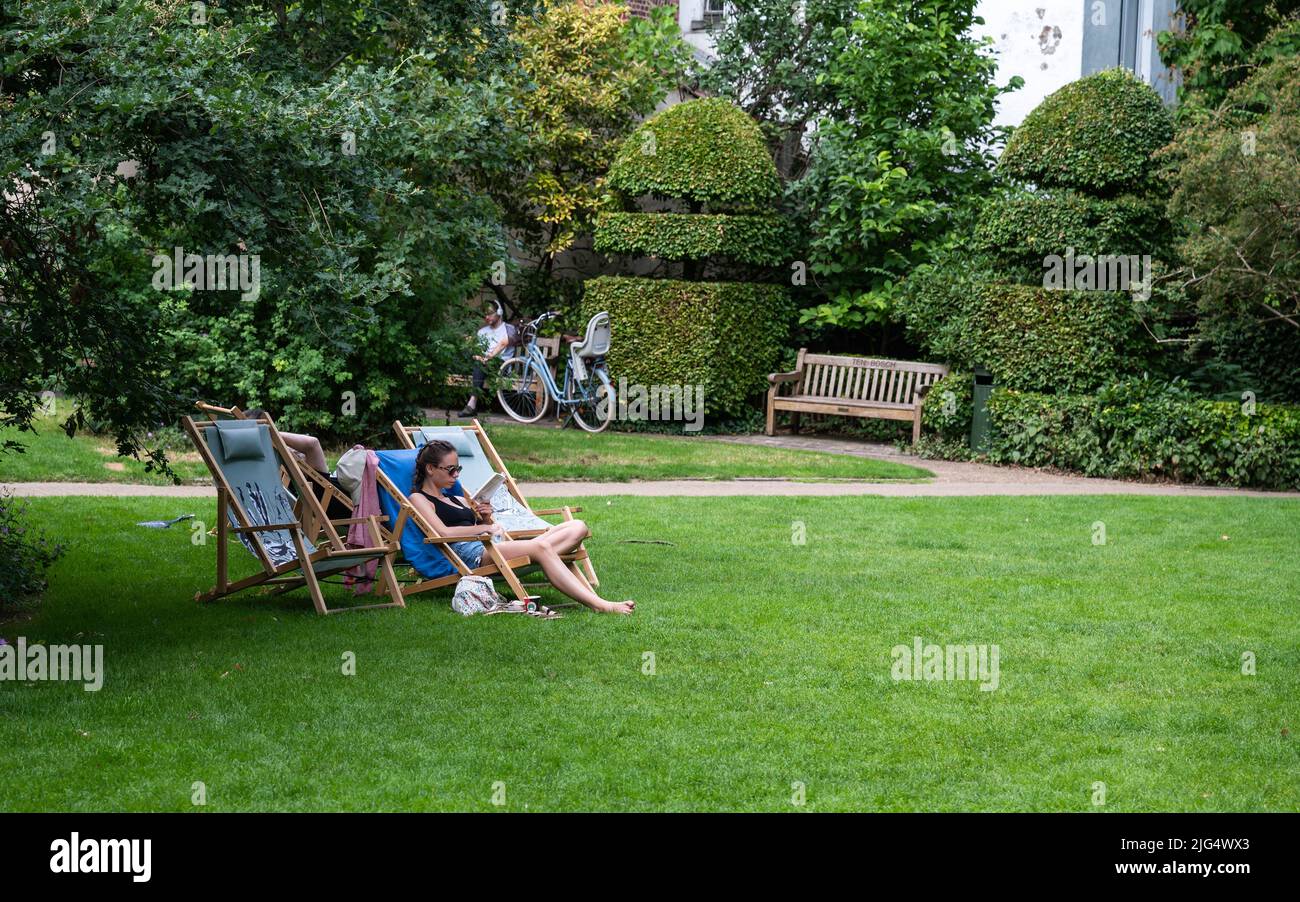 Ixelles, Brussels Capital Region, Belgium - 07 03 2022 - Young people relaxing in the Ten Bosch city park Stock Photo
