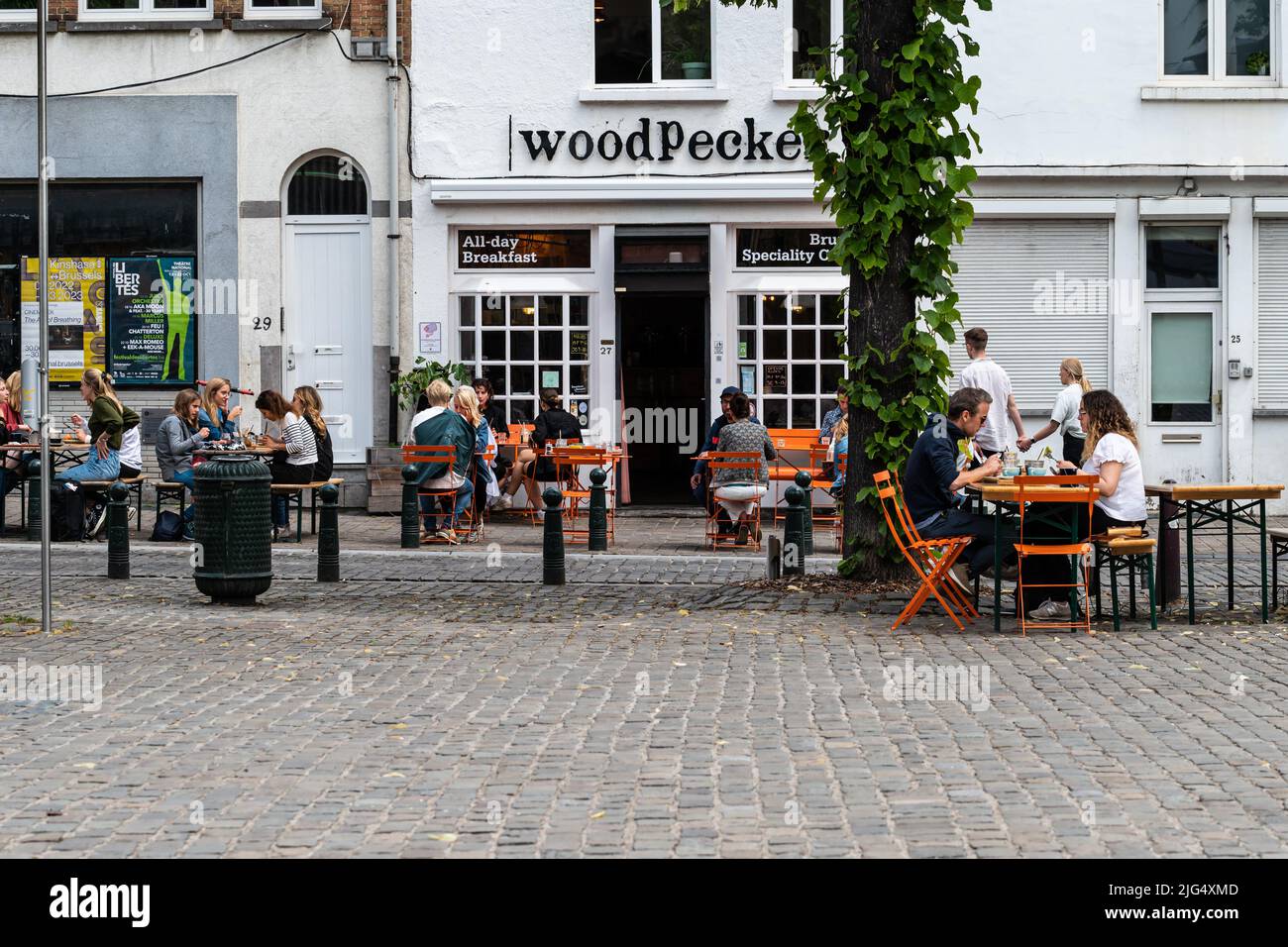 Brussels Old Town, Brussels Capital Region, Belgium - 06 26 2022 - People sitting at a terrace of the Woodpecker restaurant at Place Sainte Catherine Stock Photo