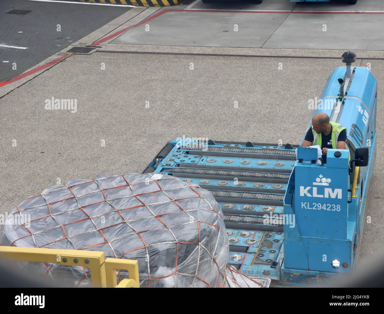 Cargo loaders loading cargo at Schiphol Amsterdam airport into Delta flight to Minneapolis St Paul airport on June 30th 2022 Stock Photo