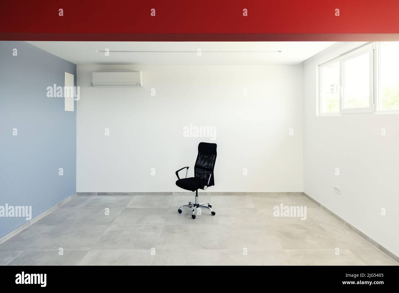 empty business room without furniture only blak chair in the middle of room Stock Photo