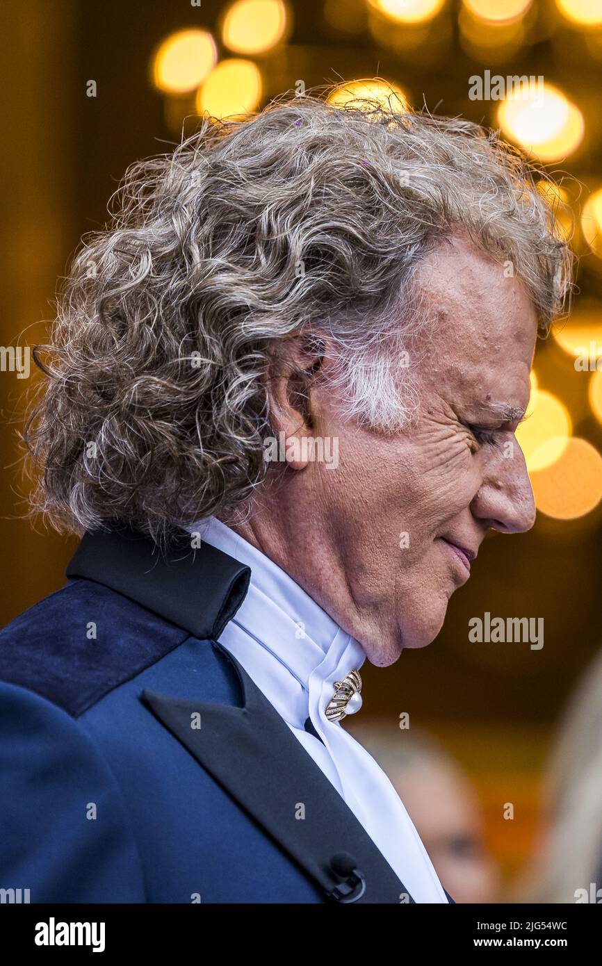 2022-07-07 20:40:00 MAASTRICHT - Violinist Andre Rieu during a concert at the Vrijthof. It is the start of a whole series of concerts on the Maastricht square. ANP KIPPA MARCEL VAN HOORN netherlands out - belgium out Stock Photo