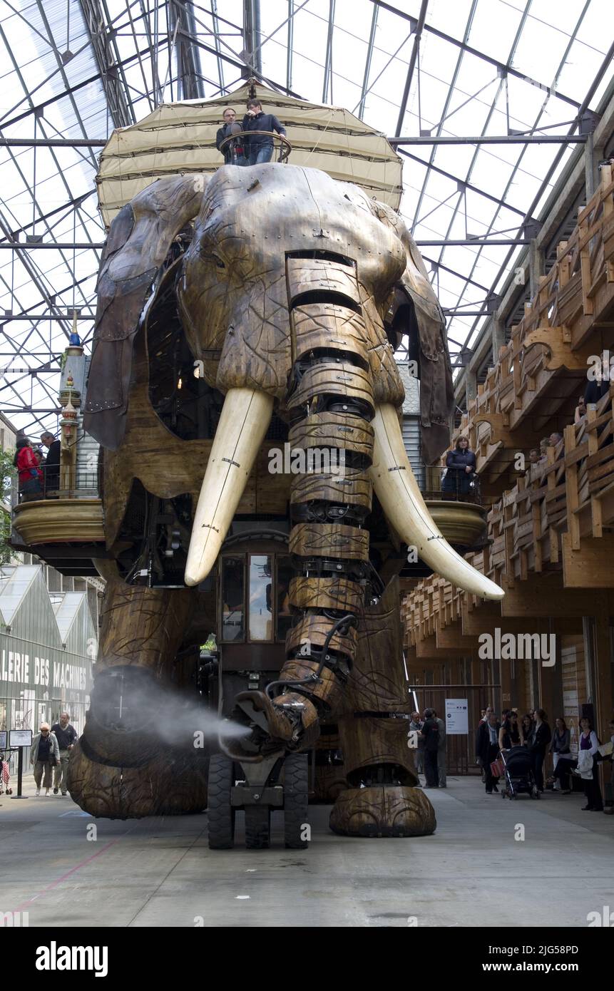 mechanical elephant in Nantes, France Stock Photo Alamy