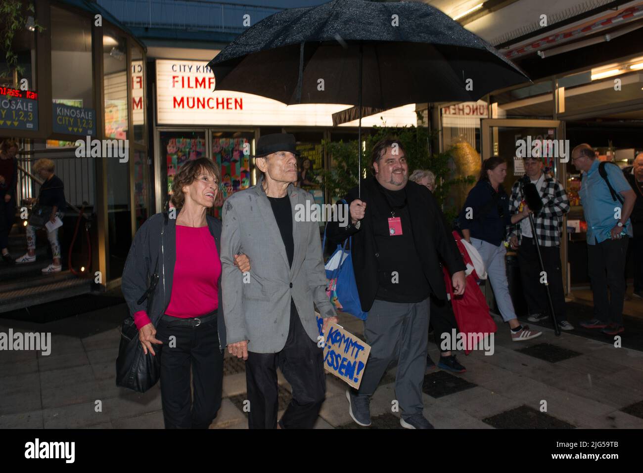 Munich, Germany, July 7, 2022, Director Klaus Lemke seen before the screening of his Film CHAMPAGNER FÜR DIE AUGEN - GIFT FÜR DEN REST at City Cinema during  39. Filmfest München with Urs Spörri and his wife. He died at the age of 81 years on July 7, 2022 in Munich Stock Photo