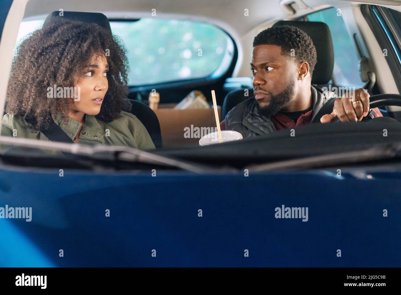 THE MAN FROM TORONTO, from left Kaley Cuoco, Kevin Hart, 2022. ph