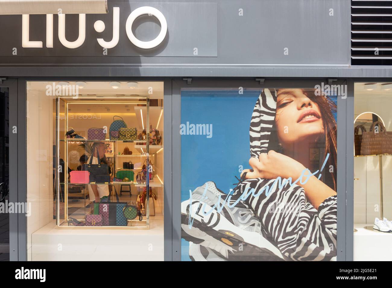 Luxury fashion store window via san lazzaro shopping street trie hi-res ...