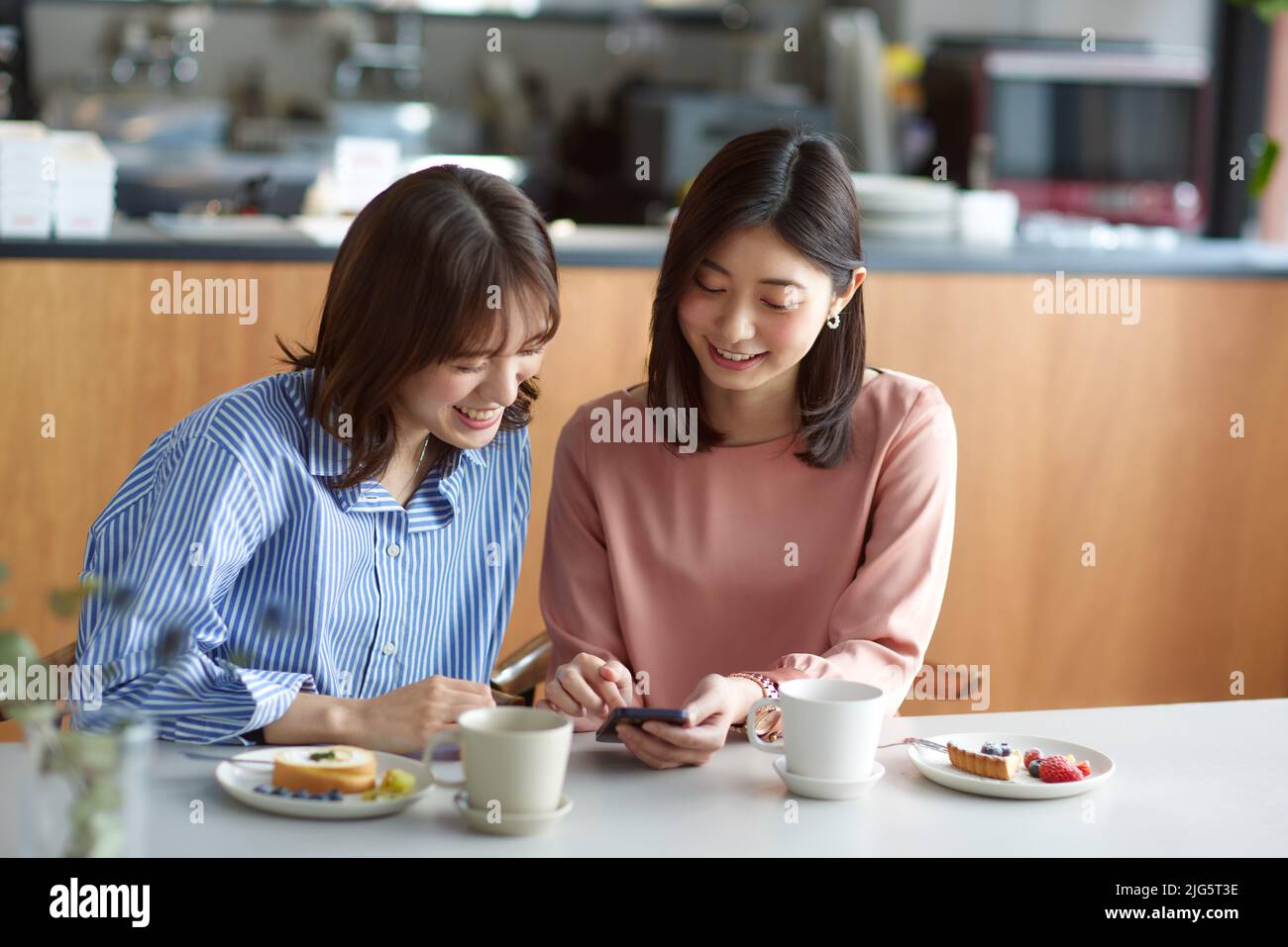 Japanese women at a cafe Stock Photo - Alamy