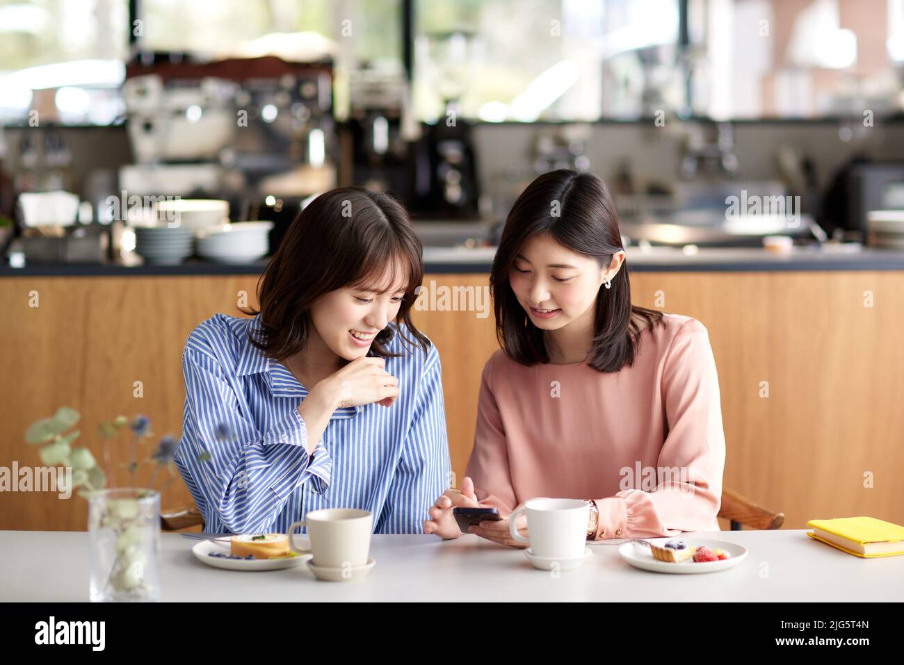 Japanese women at a cafe Stock Photo - Alamy