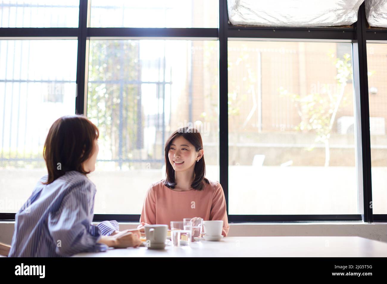 Japanese women at a cafe Stock Photo - Alamy